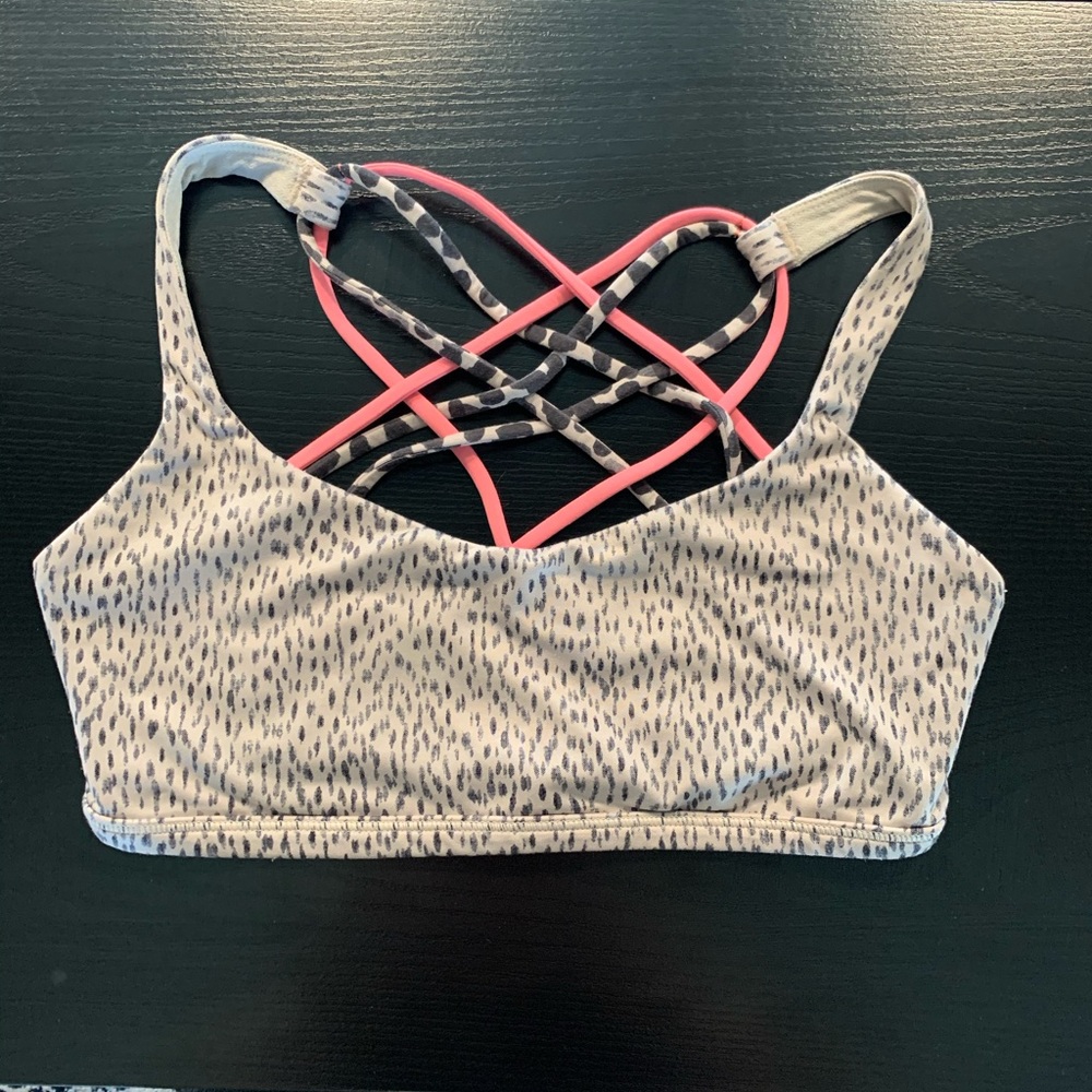 Lululemon Sports Bra size 6 EUC